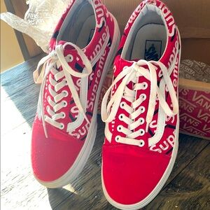 Vans Supreme Old School Size 10 1/2 Super Cool Retro Sneakers